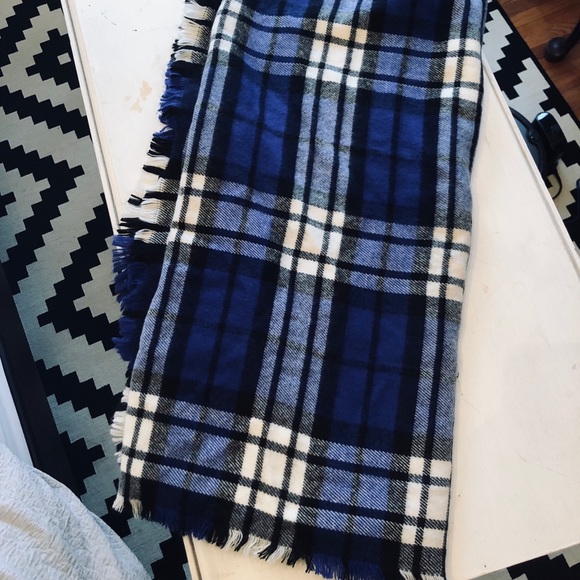 Square blanket scarf - Picture 2 of 3
